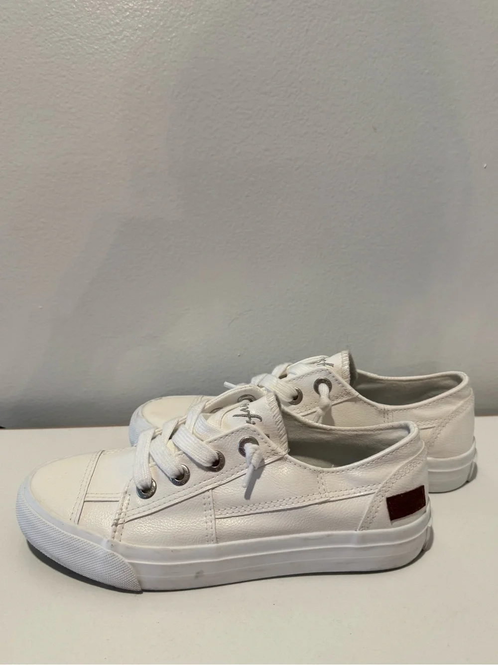 Blowfish Women's Low-Top White Canvas-Style Lace-Up Sneakers